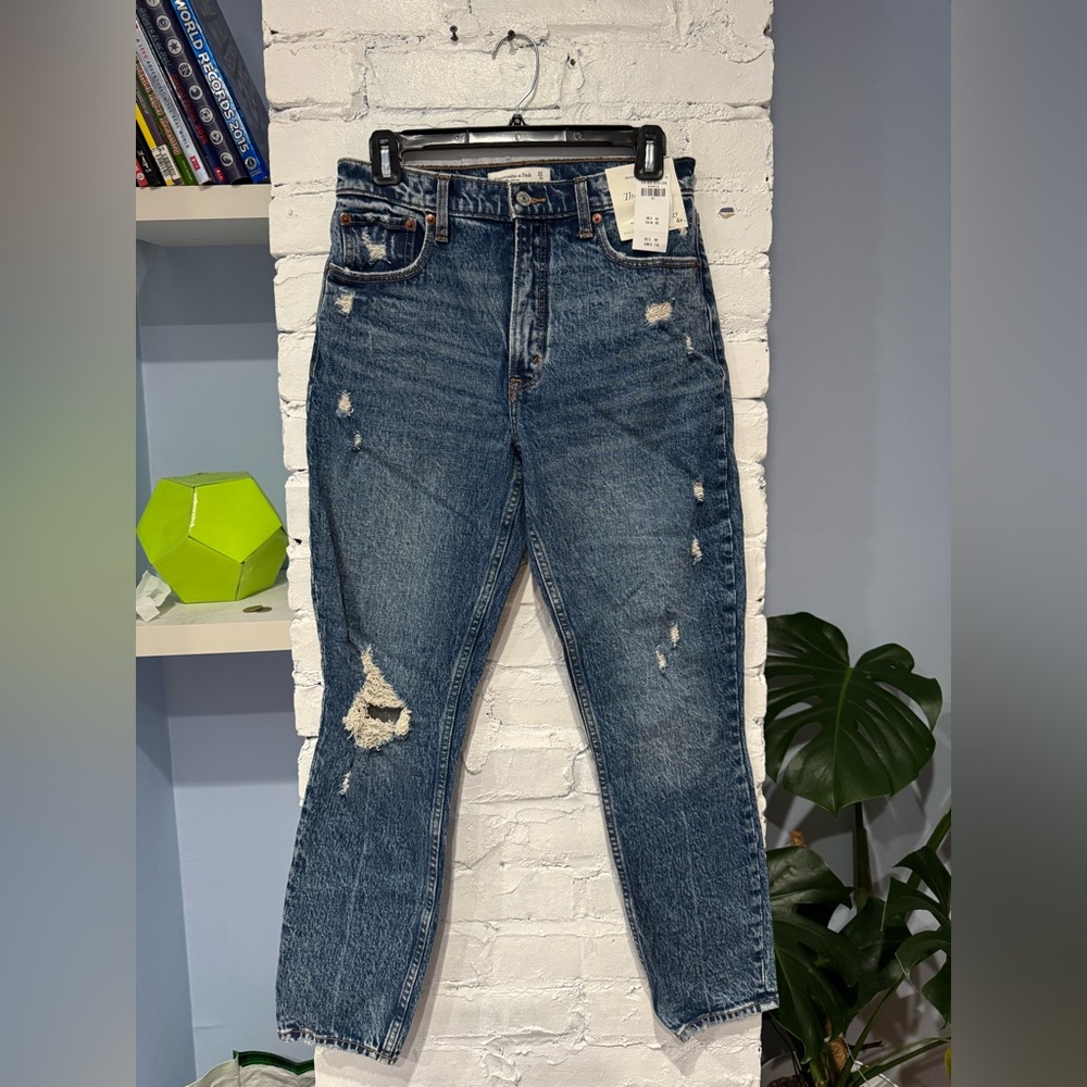 NWT - Abercrombie & Fitch - The‎ Skinny High Rise Distressed Size 4/27R